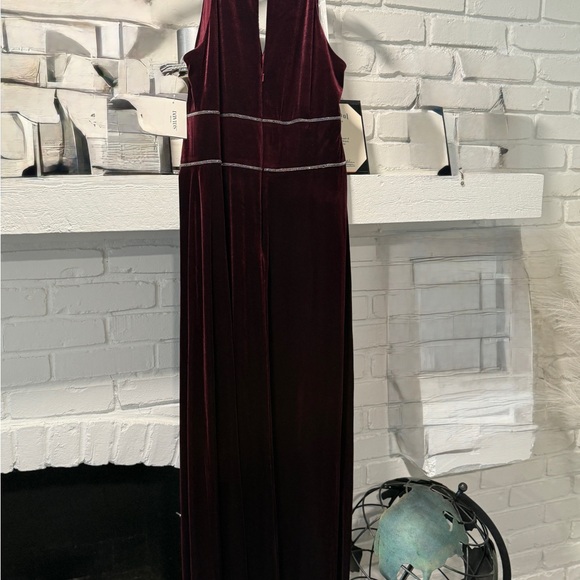 Elegant Burgundy Velvet Gown - Picture 2 of 2